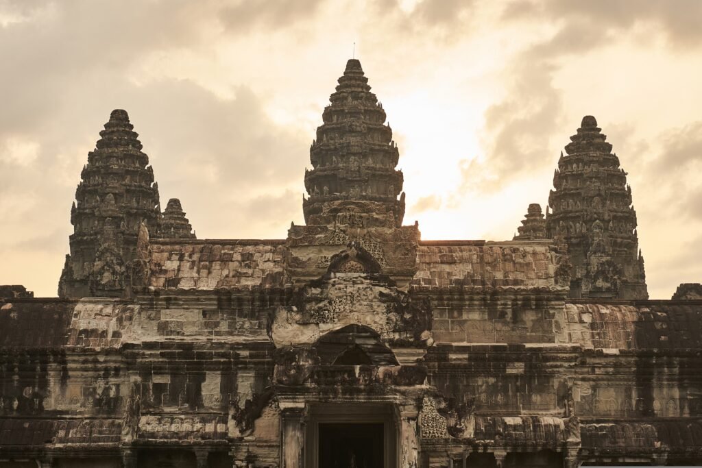 Angkor Wat in Siem Reap 
Image by Engin Akyurt from Pixabay